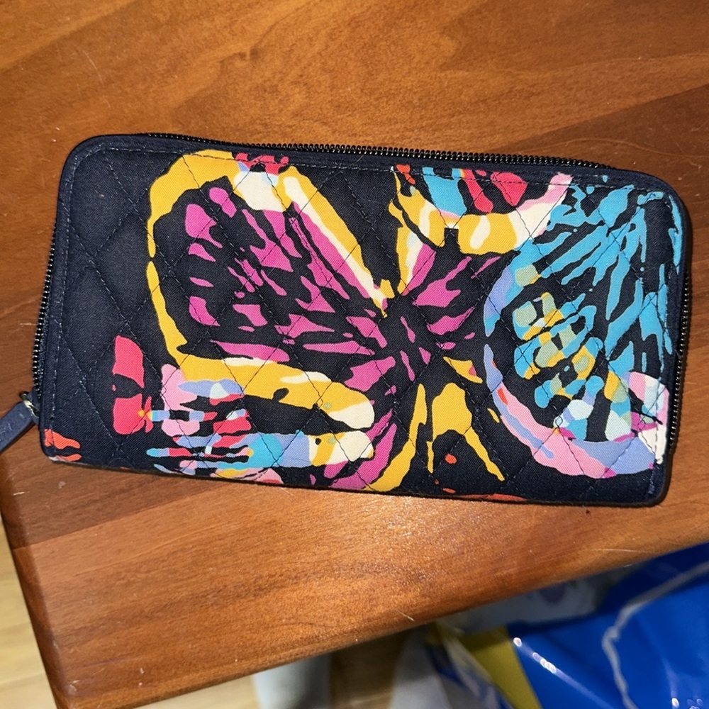 Vera Bradley wallet - Picture 2 of 6